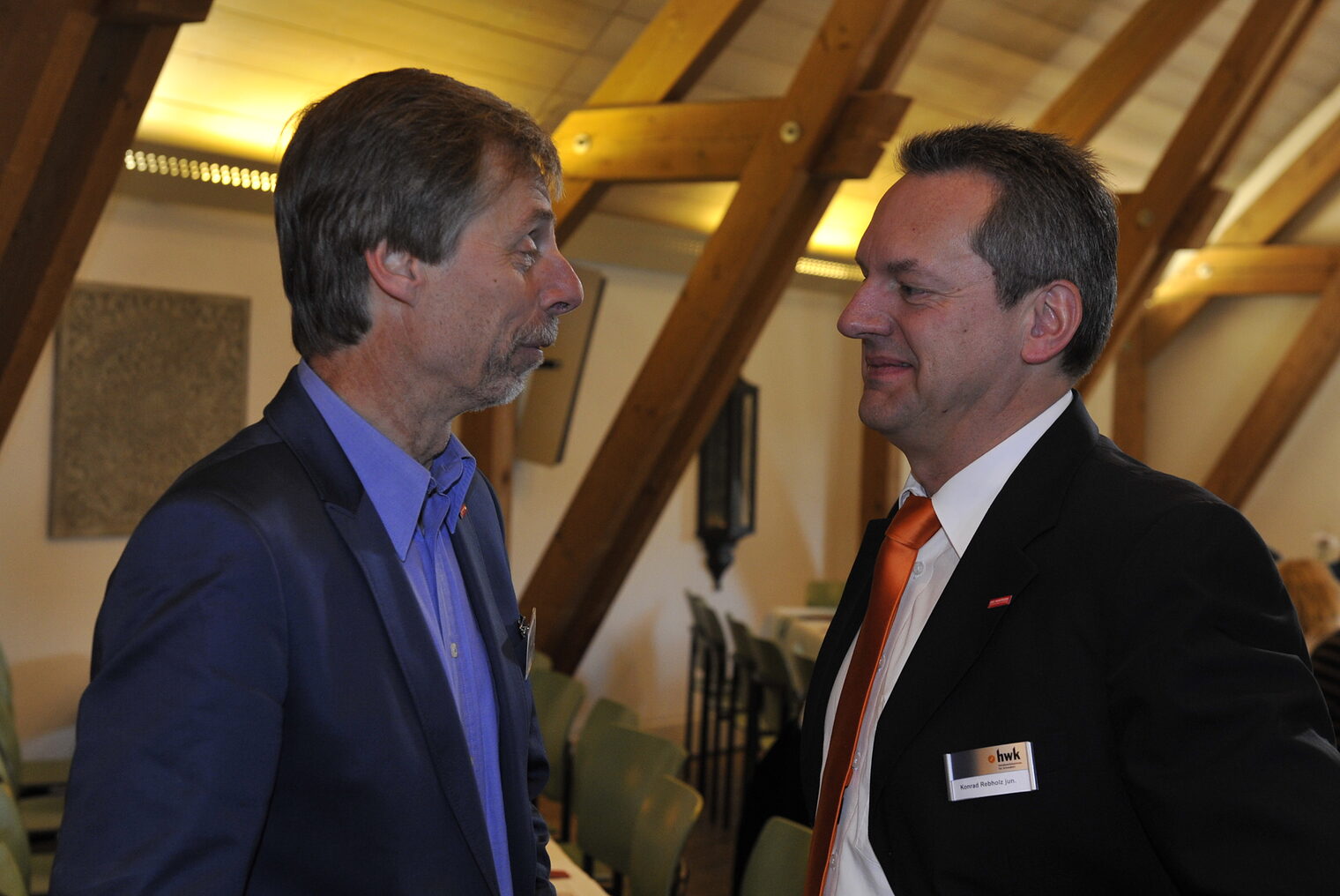 Kreishandwerksmeister Robert Klauer im Gespräch mit Vizepräsident Konrad Rebholz jun. Kreishandwerksmeister Robert Klauer im Gespräch mit Vizepräsident Konrad Rebholz jun.