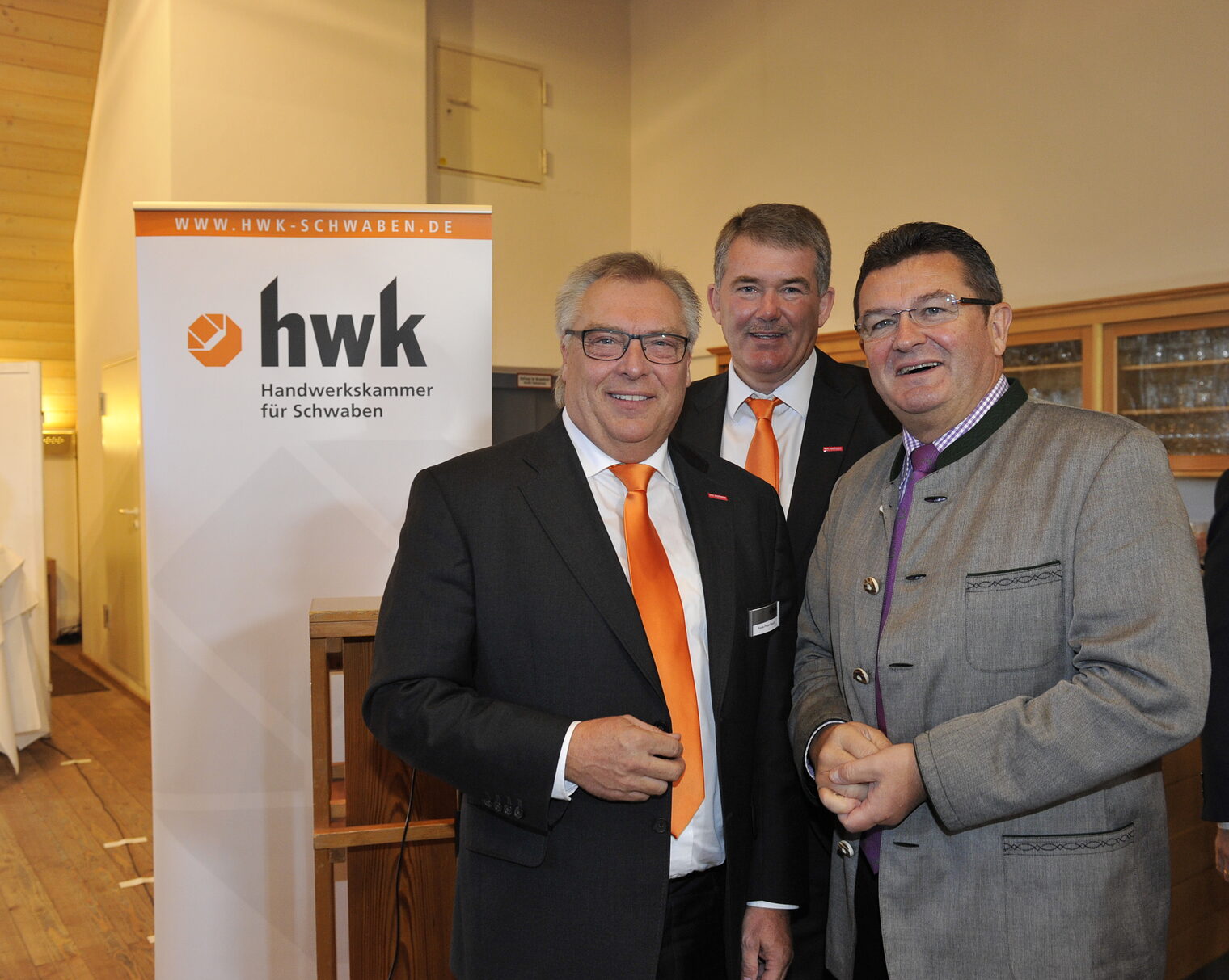Hans-Peter Rauch, Präsident der HWK Schwaben, Ulrich Wagner, Hauptgeschäftsführer der HWK Schwaben und Staatssekretär im Bayerischen Wirtschaftsministerium Franz Josef Pschierer. Hans-Peter Rauch, Präsident der HWK Schwaben, Ulrich Wagner, Hauptgeschäftsführer der HWK Schwaben und Staatssekretär im Bayerischen Wirtschaftsministerium Franz Josef Pschierer.