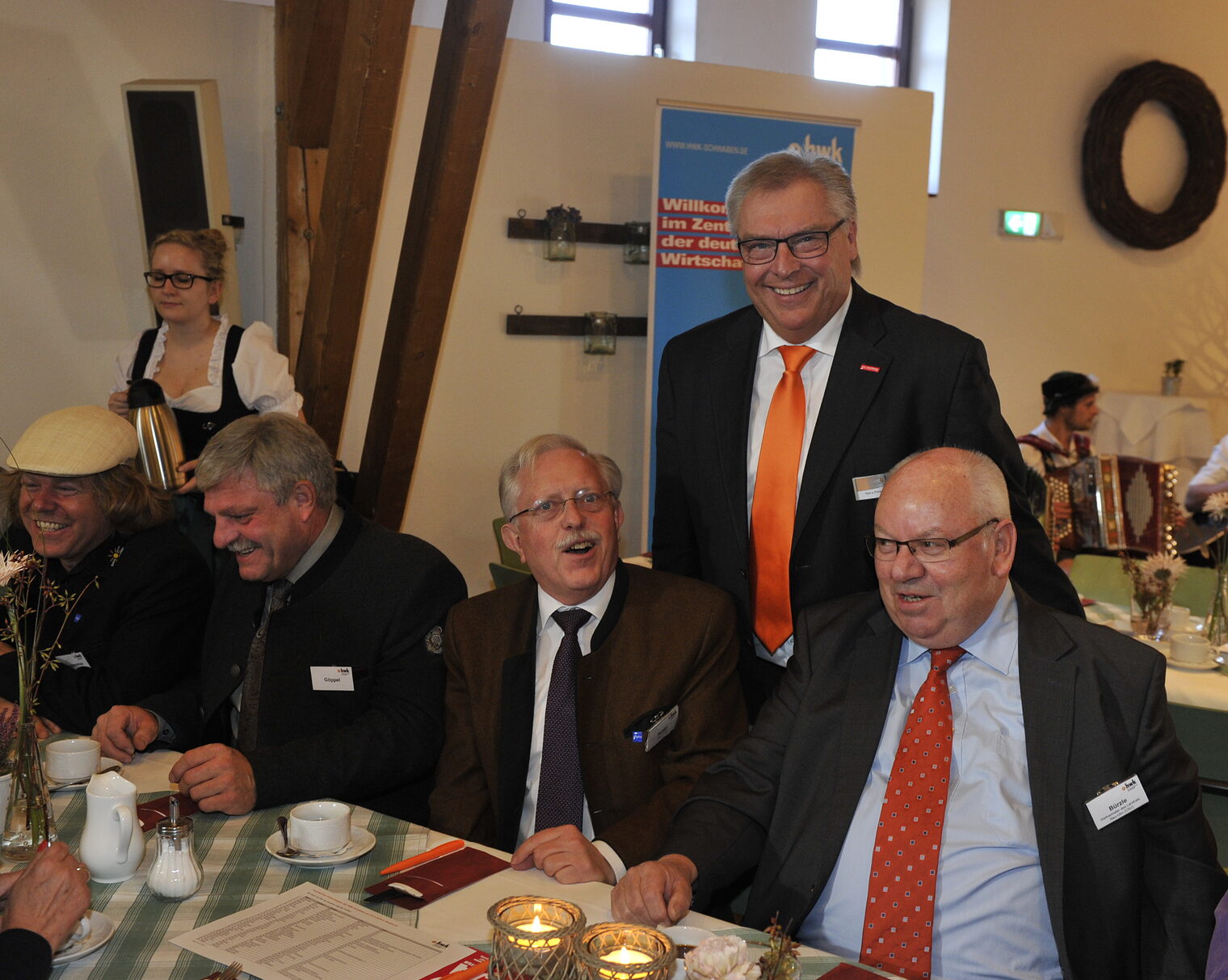 Gemeinsam bei Tisch: Unternehmer Manfred Guggenmos, stv. Vollversammlungsmitglied Alois Göppel, MdL Eberhard Rotter, Hans-Peter Rauch und Roland Bürzle, stellv. Landrat. Gemeinsam bei Tisch: Unternehmer Manfred Guggenmos, stv. Vollversammlungsmitglied Alois Göppel, MdL Eberhard Rotter, Hans-Peter Rauch und Roland Bürzle, stellv. Landrat.