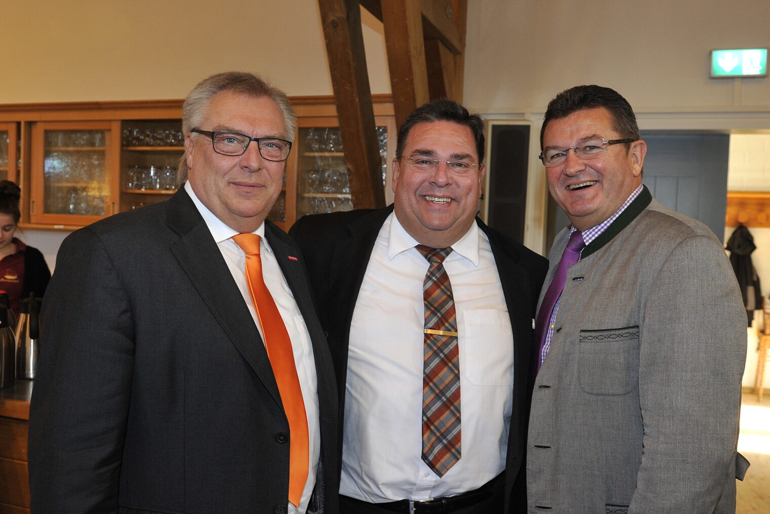 HWK-Präsident Hans-Peter Rauch mit Herbert Wöhrlein (MdL) und Staatssekretär Franz Pschierer HWK-Präsident Hans-Peter Rauch mit Herbert Wöhrlein (MdL) und Staatssekretär Franz Pschierer